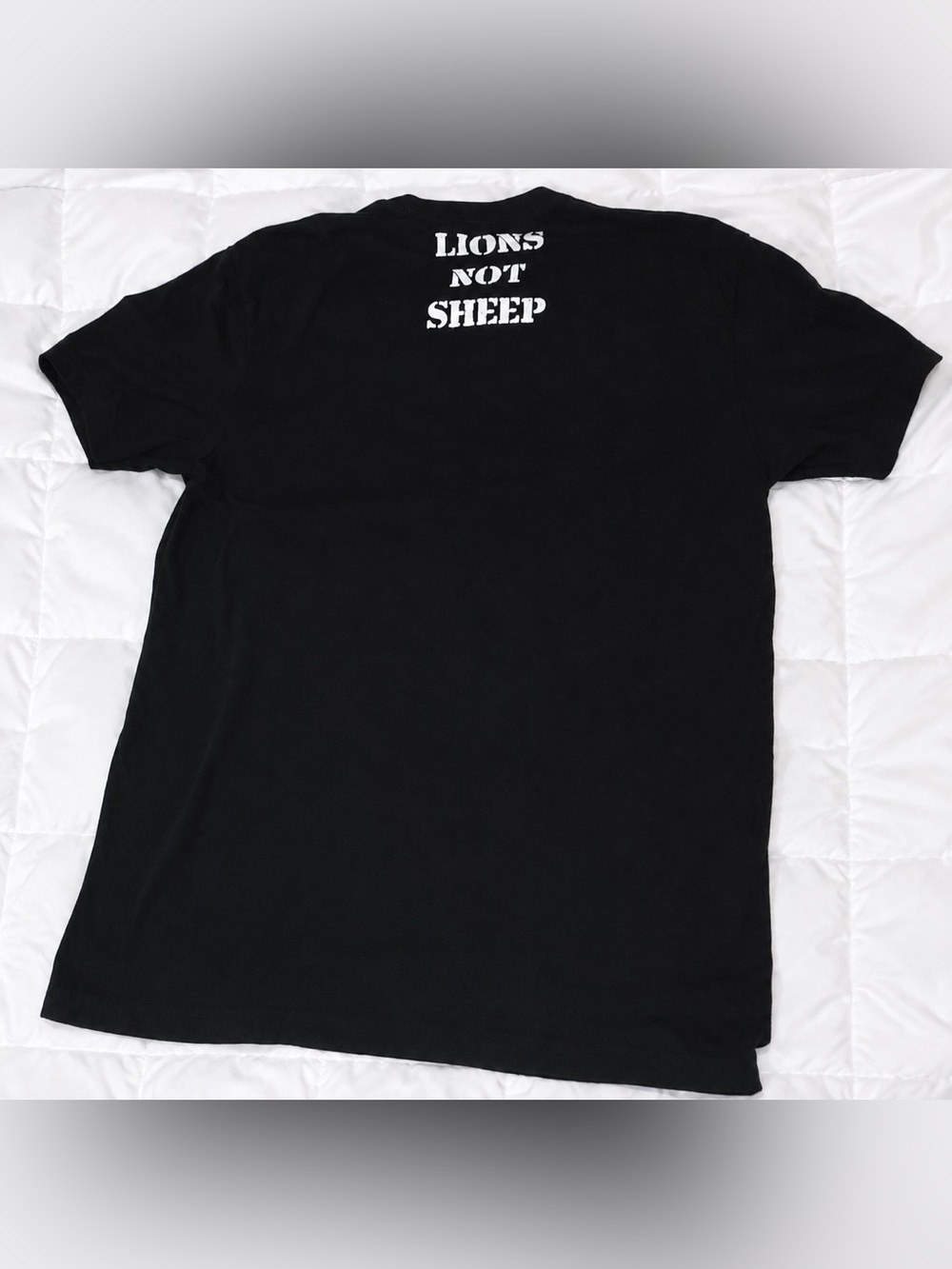 Lions Not Sheep Graphic Tee Medium Athletic Fit Black Shirt - Picture 3 of 3